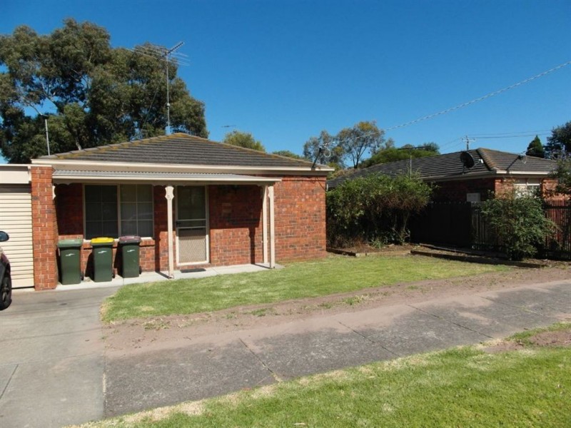 2A Cosgrove Street, Breakwater VIC 3219