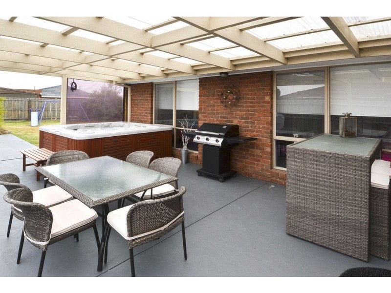 9 Govett Cres, St Albans Park VIC 3219