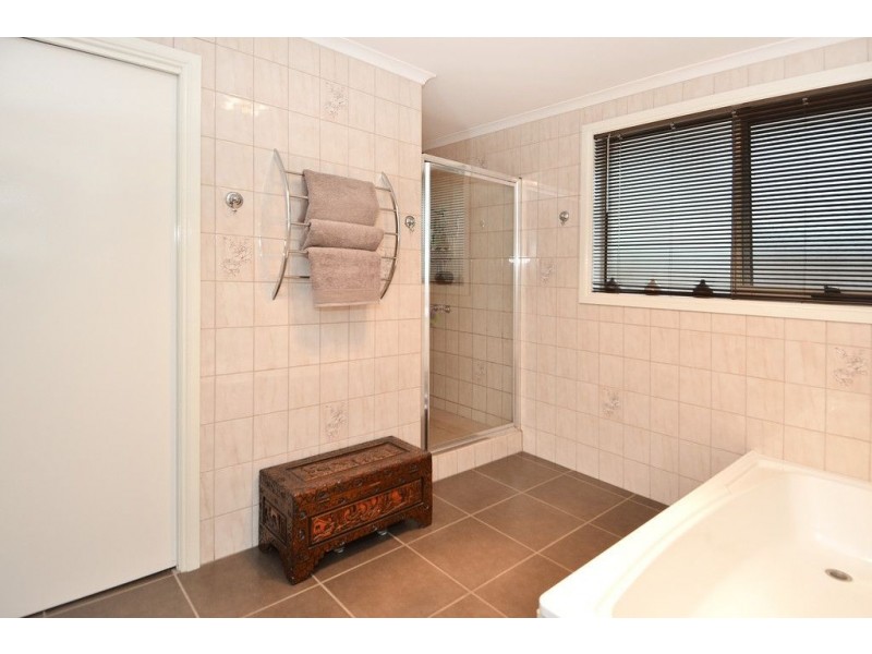 9 Govett Cres, St Albans Park VIC 3219