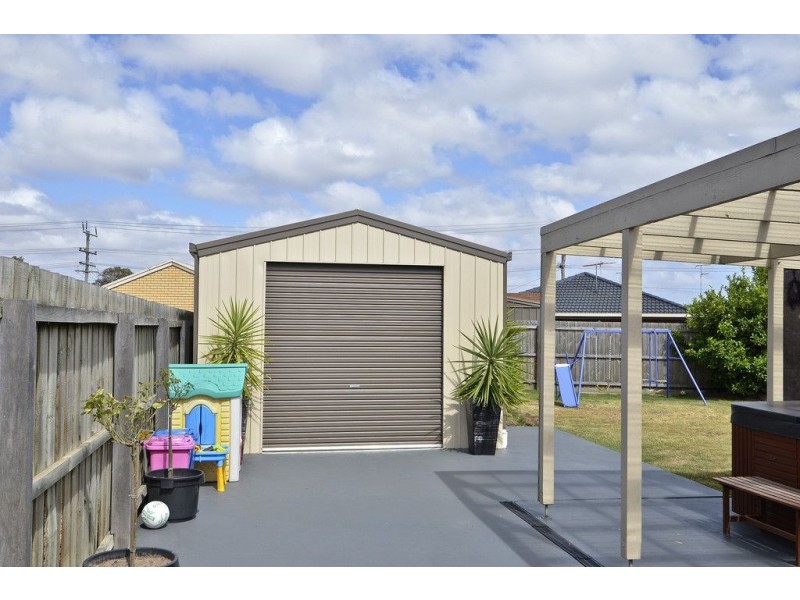 9 Govett Cres, St Albans Park VIC 3219