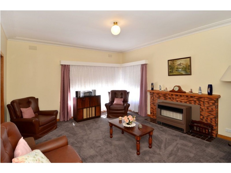 8 Bellarine Hwy, Newcomb VIC 3219