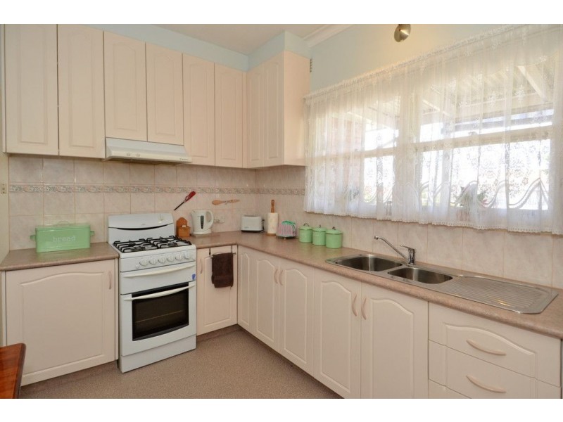 8 Bellarine Hwy, Newcomb VIC 3219