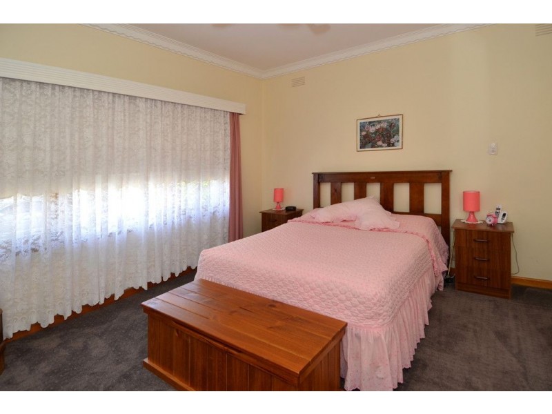 8 Bellarine Hwy, Newcomb VIC 3219