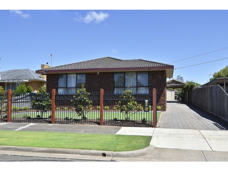 6 Alkoomi AVe, Hamlyn Heights VIC 3215