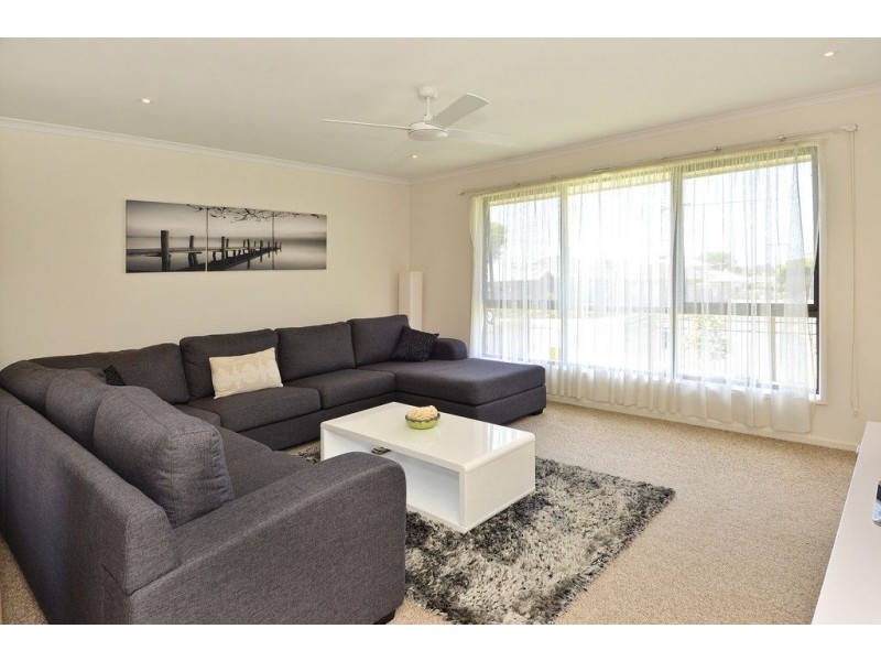 6 Alkoomi AVe, Hamlyn Heights VIC 3215