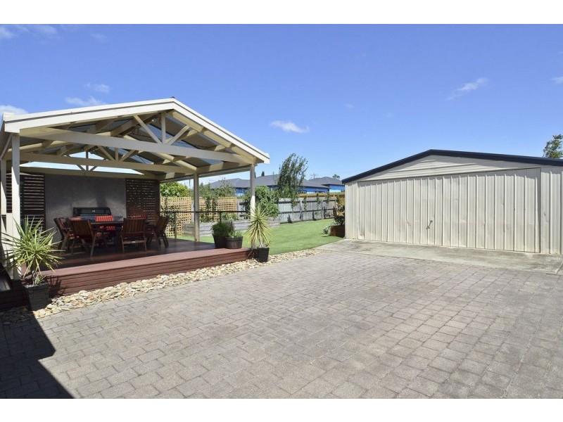6 Alkoomi AVe, Hamlyn Heights VIC 3215