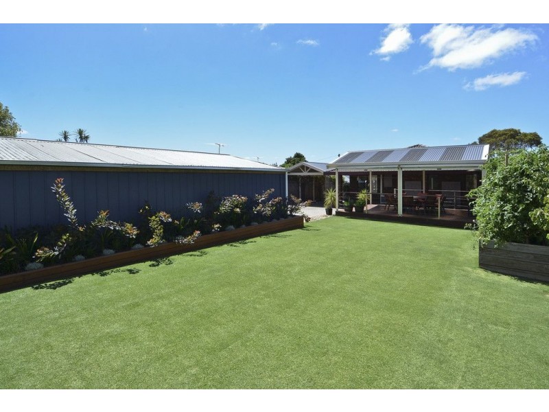 6 Alkoomi AVe, Hamlyn Heights VIC 3215