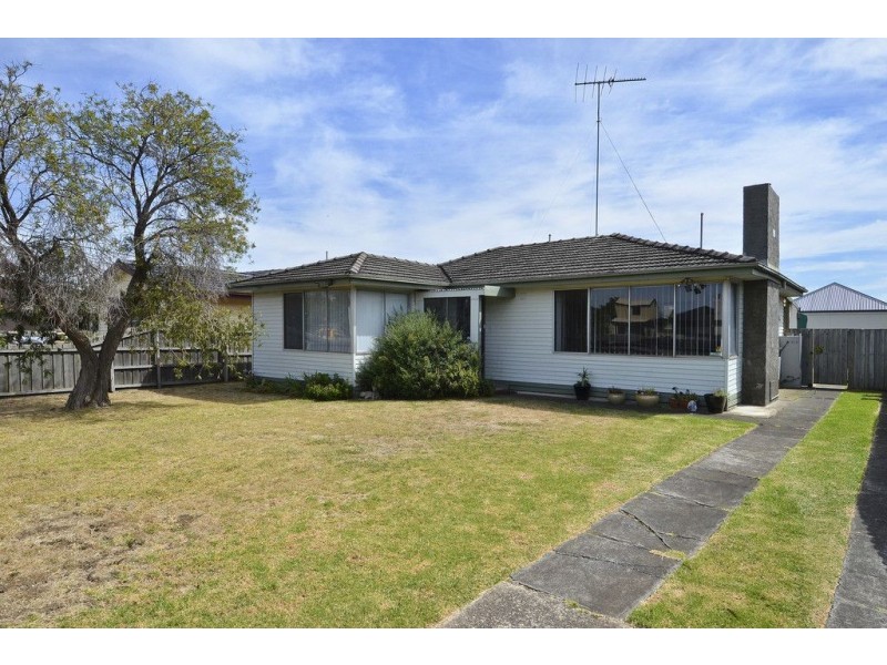 13 Andrew St, Newcomb VIC 3219