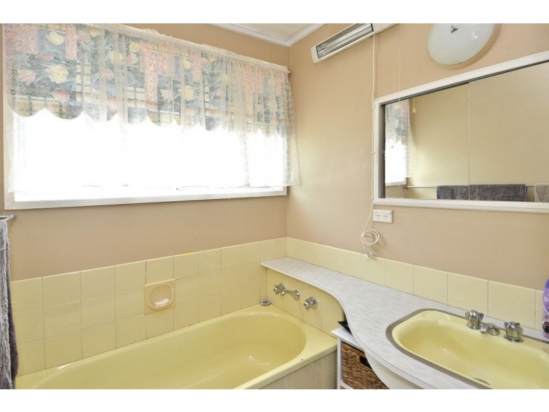 13 Andrew St, Newcomb VIC 3219