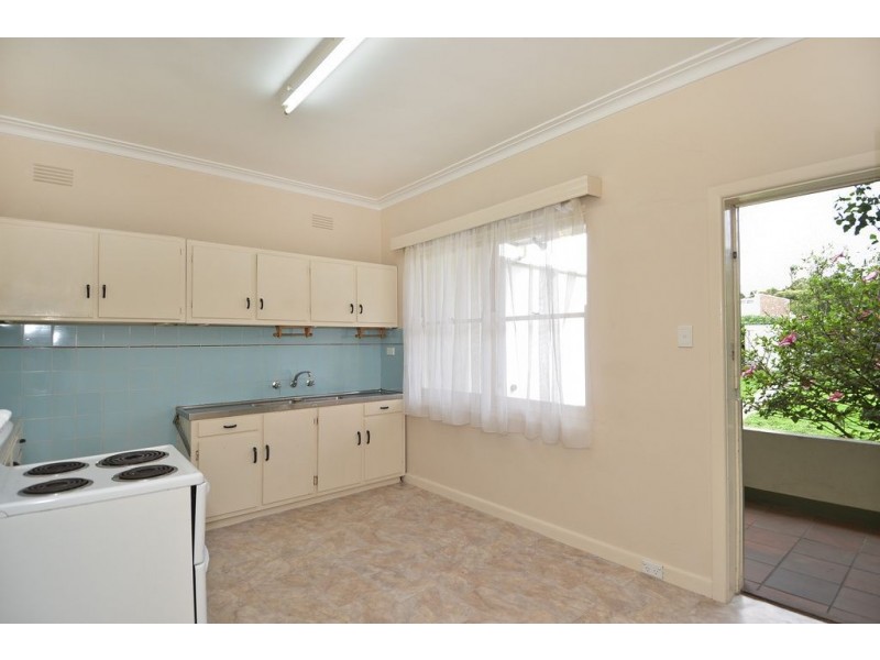 48 Buckingham Rd, Newtown VIC 3220