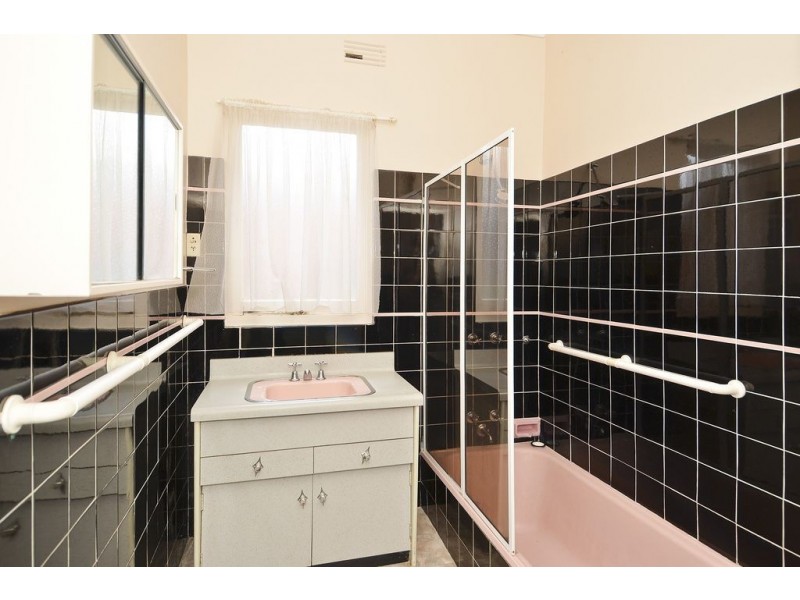 48 Buckingham Rd, Newtown VIC 3220