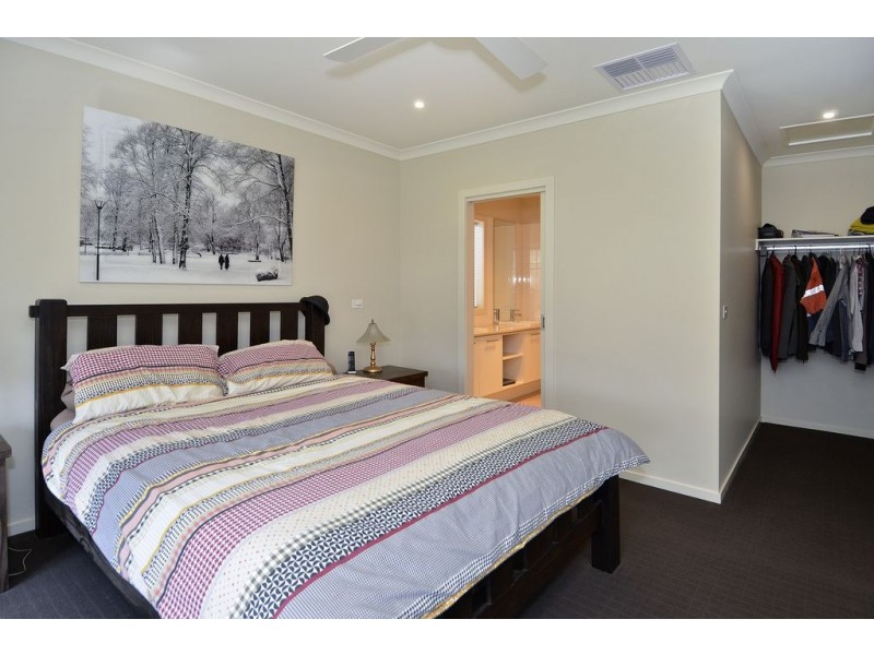 69 Pollard Dve, Leopold VIC 3224