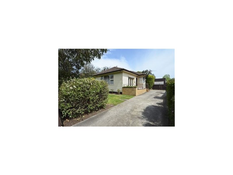 74 Ballarat Road, Hamlyn Heights VIC 3215