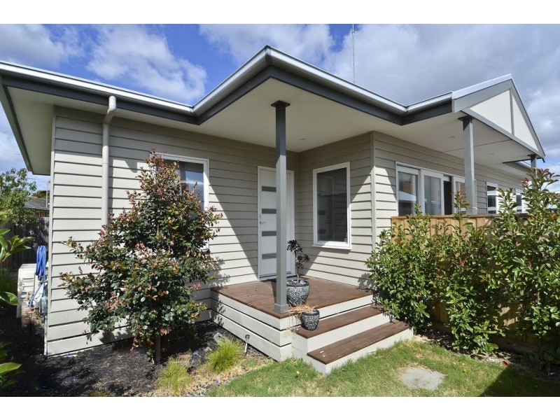 2/6 Glover St, Newcomb VIC 3219