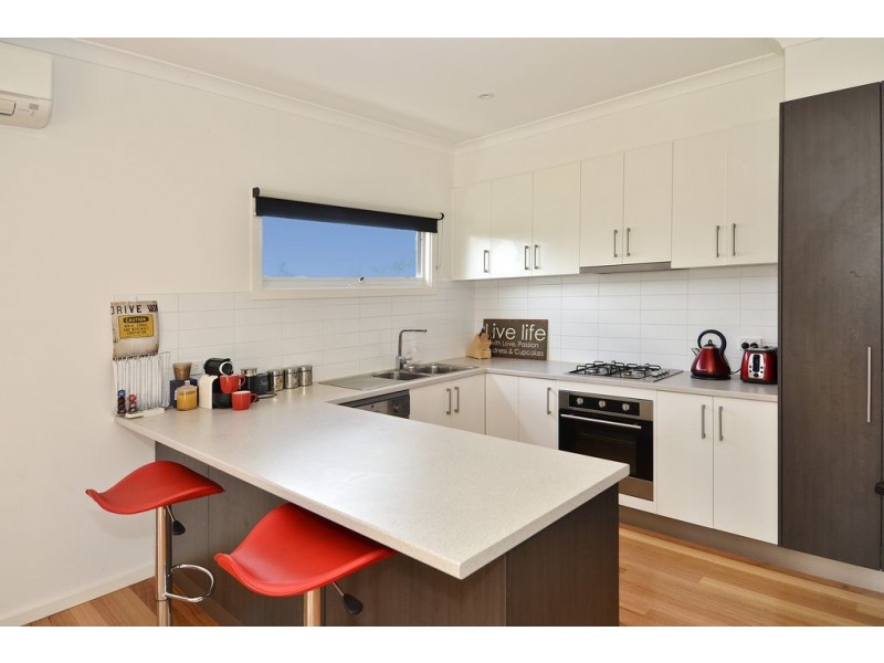 2/6 Glover St, Newcomb VIC 3219