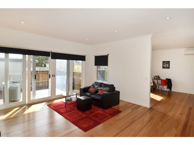 2/6 Glover St, Newcomb VIC 3219