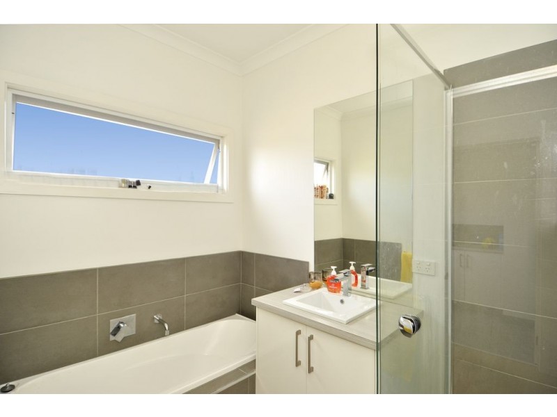 2/6 Glover St, Newcomb VIC 3219