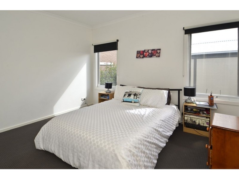 2/6 Glover St, Newcomb VIC 3219