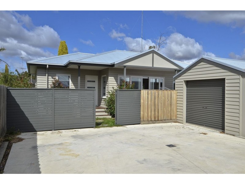 2/6 Glover St, Newcomb VIC 3219