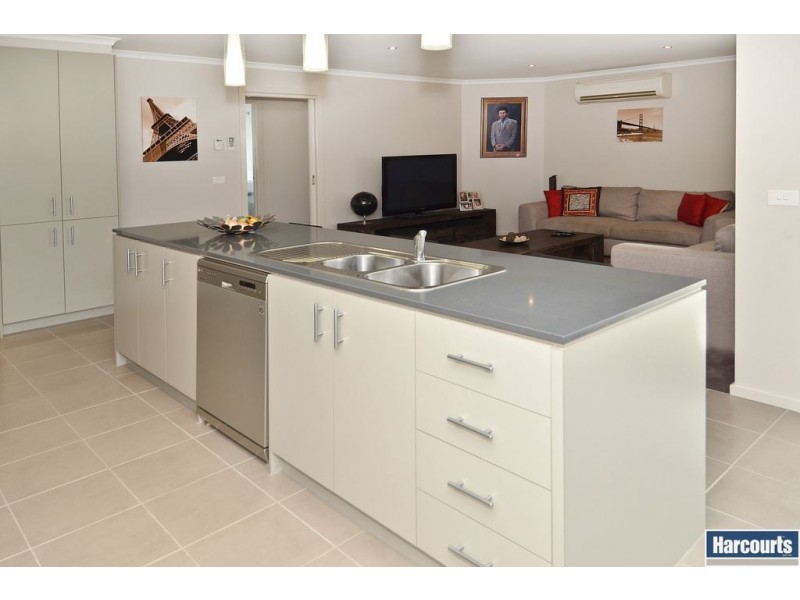 19 Yeoman Crt, Leopold VIC 3224