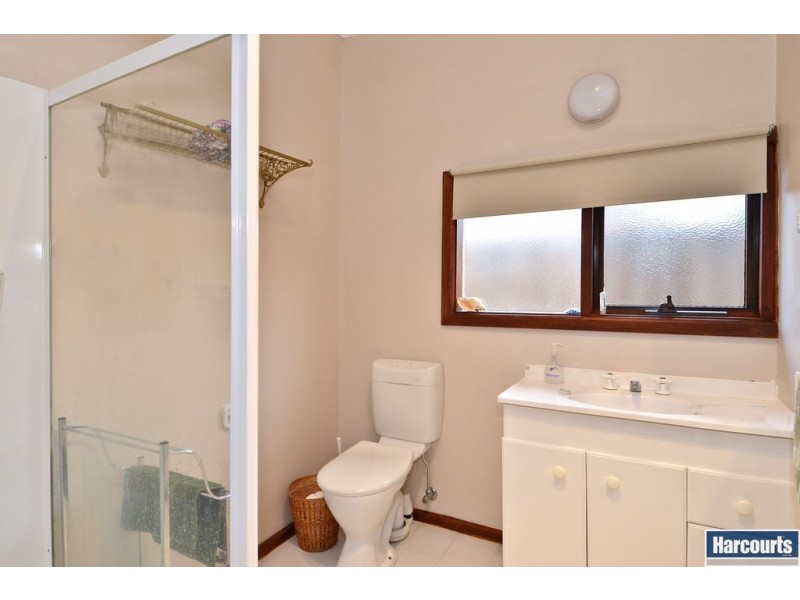 18 Read St, Newtown VIC 3220