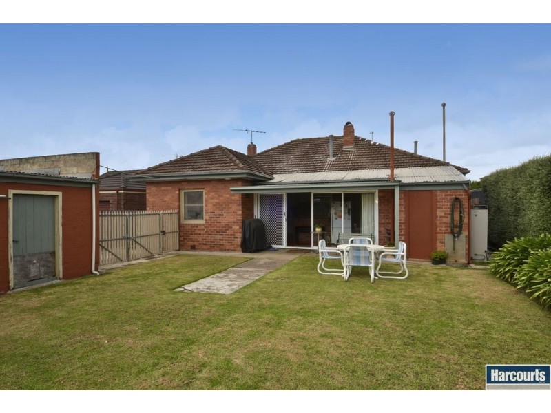 18 Read St, Newtown VIC 3220