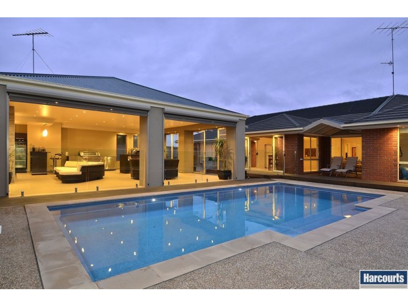 19-21 Birchwood Dve, St Albans Park VIC 3219