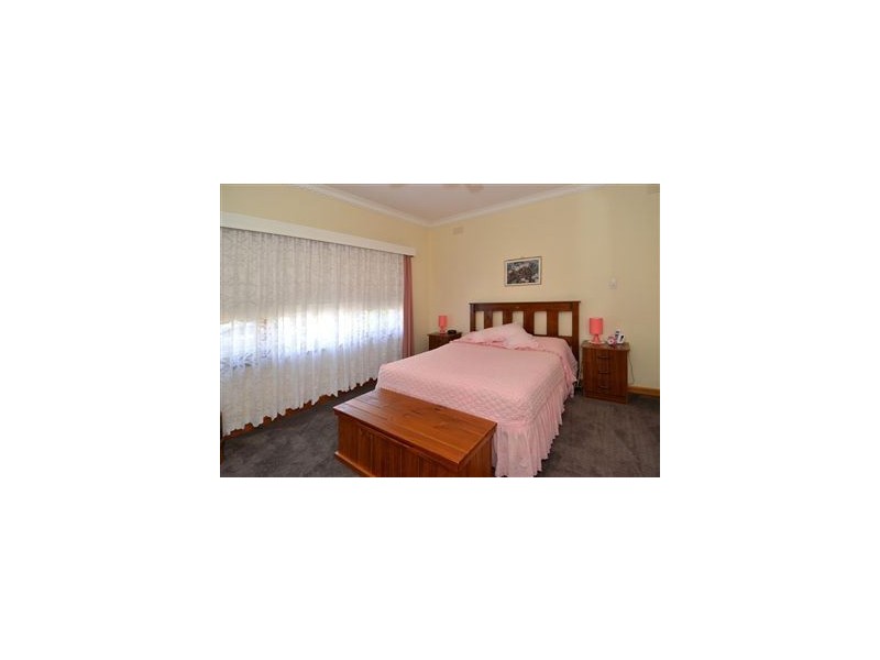 8 Bellarine Highway, Newcomb VIC 3219