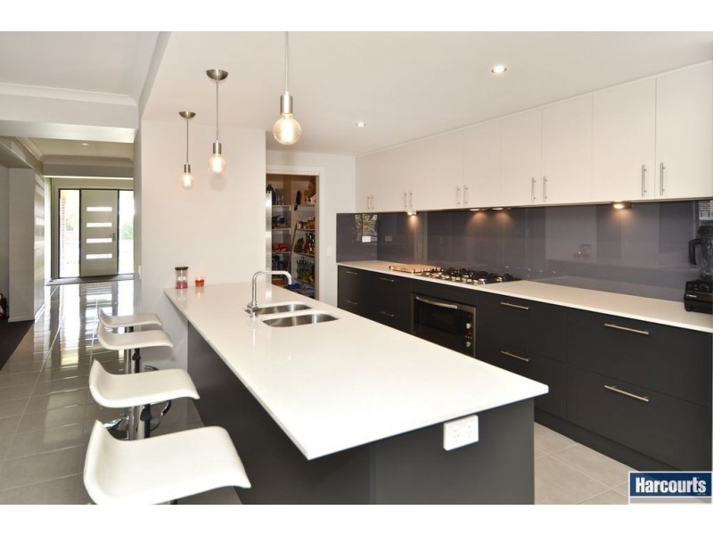 8 Newhaven Avenue, St Albans Park VIC 3219