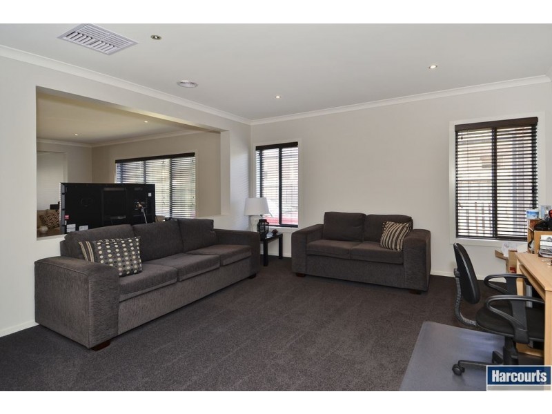 8 Newhaven Avenue, St Albans Park VIC 3219