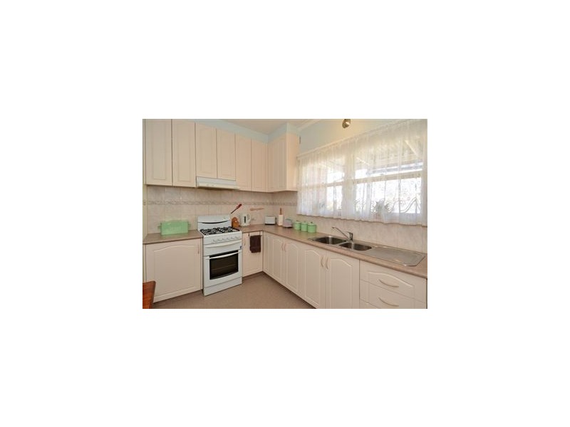 8 Bellarine Highway, Newcomb VIC 3219