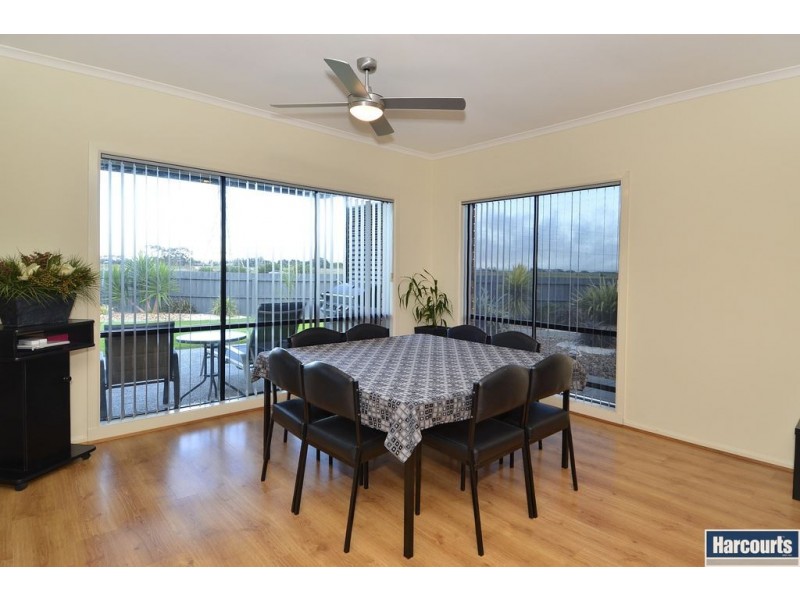 10-11 Cedarwood Crt, St Albans Park VIC 3219