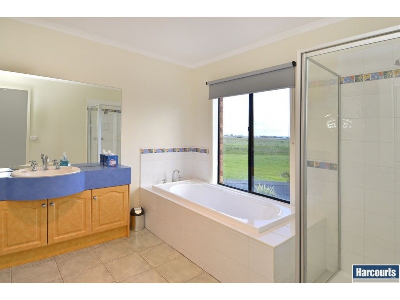 10-11 Cedarwood Crt, St Albans Park VIC 3219