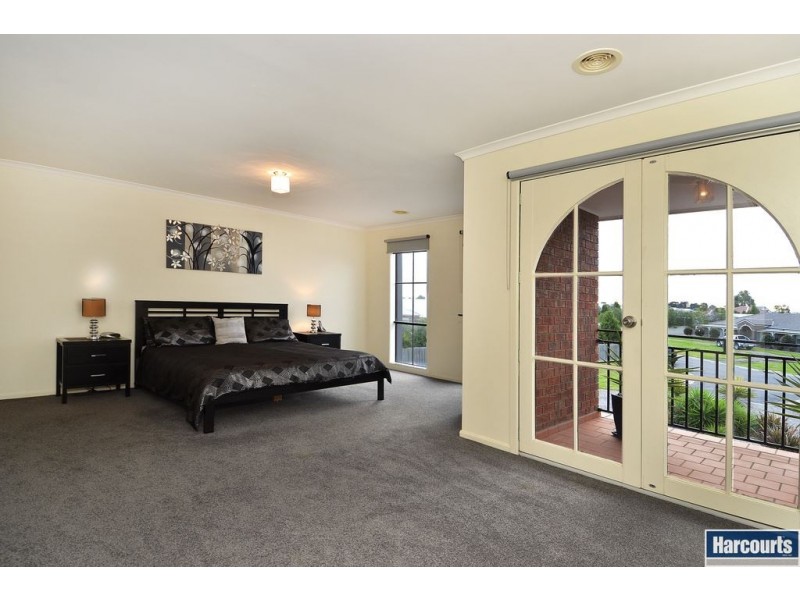 10-11 Cedarwood Crt, St Albans Park VIC 3219