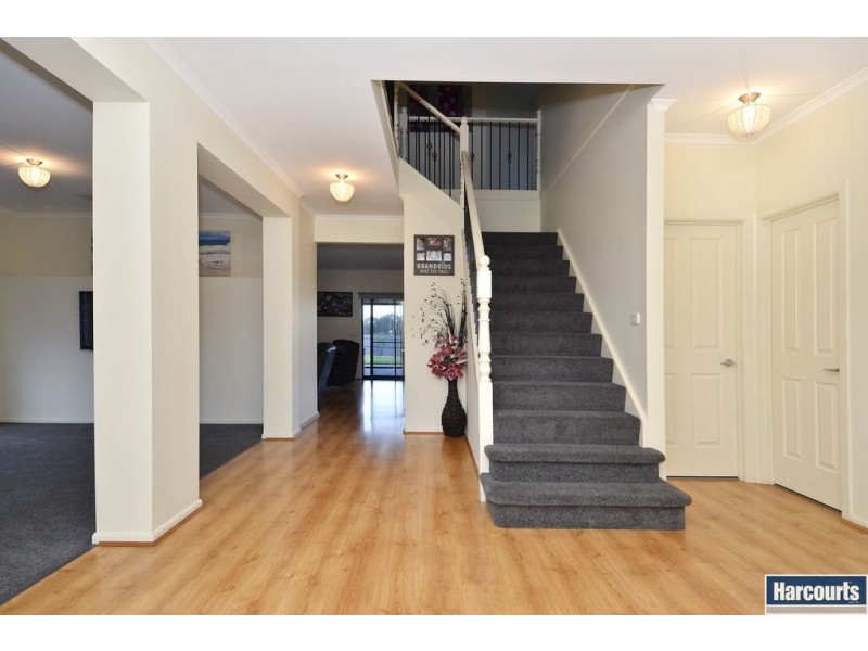 10-11 Cedarwood Crt, St Albans Park VIC 3219