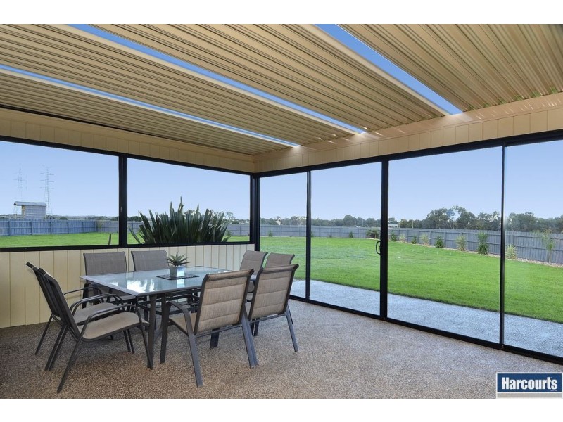 10-11 Cedarwood Crt, St Albans Park VIC 3219