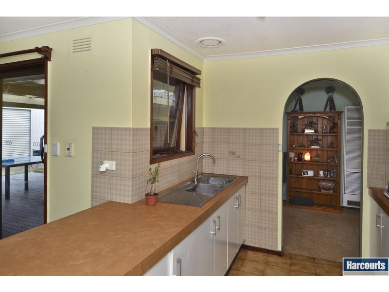 13 Aldershot Rd, St Albans Park VIC 3219