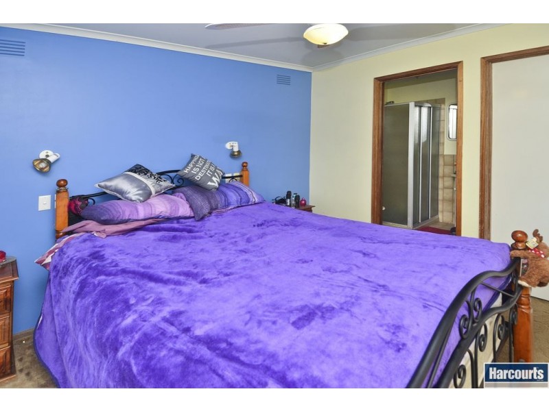 13 Aldershot Rd, St Albans Park VIC 3219