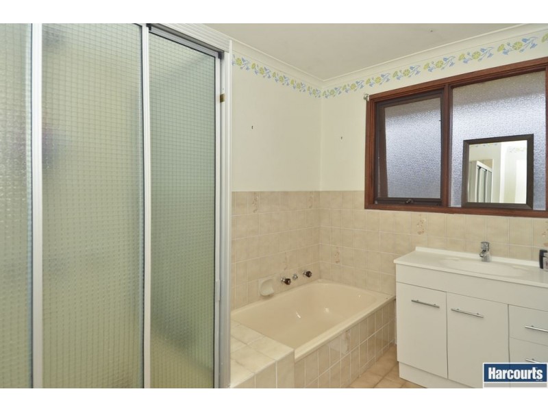 13 Aldershot Rd, St Albans Park VIC 3219