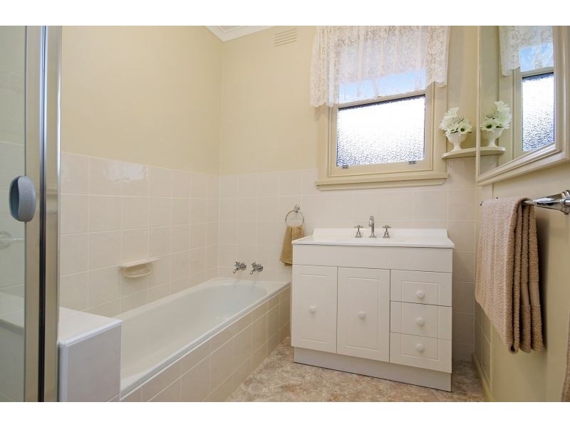 26 Dorward ave, Newcomb VIC 3219