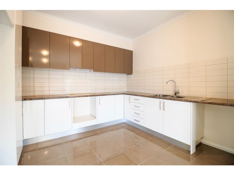 3/7 Saturn St, Newcomb VIC 3219