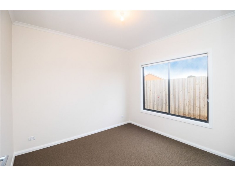 3/7 Saturn St, Newcomb VIC 3219