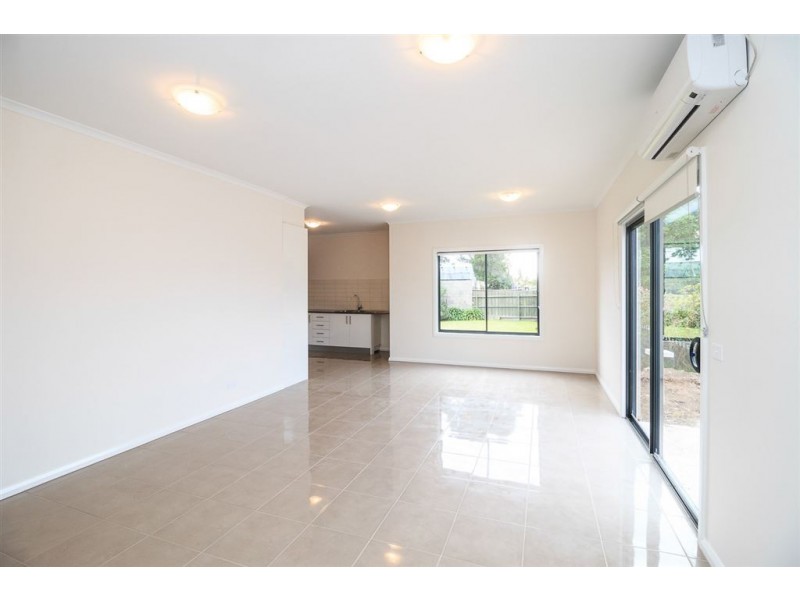 3/7 Saturn St, Newcomb VIC 3219
