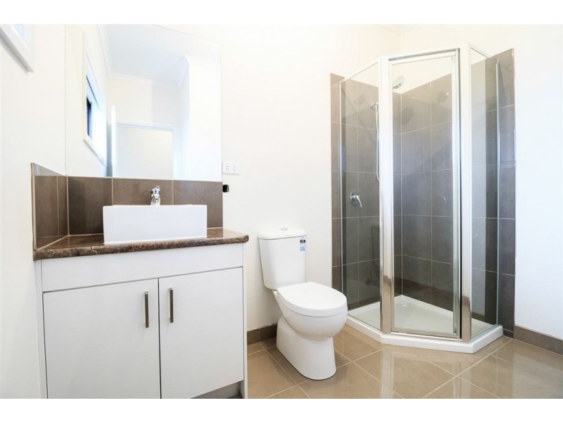 3/7 Saturn St, Newcomb VIC 3219