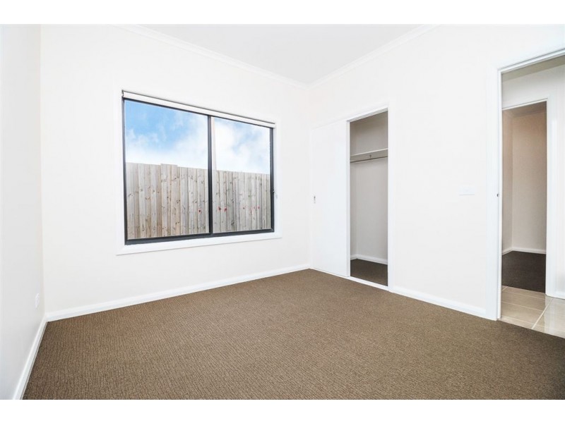 3/7 Saturn St, Newcomb VIC 3219