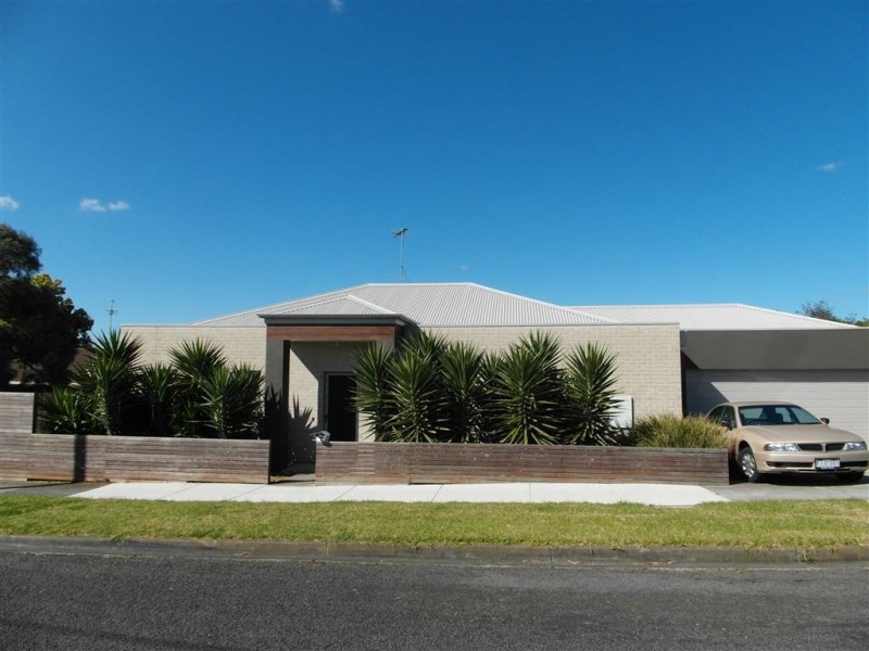 3 Fern Street, Newcomb VIC 3219