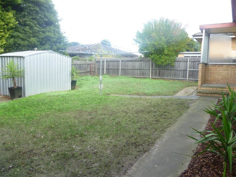 1 Strickland Avenue, Highton VIC 3216