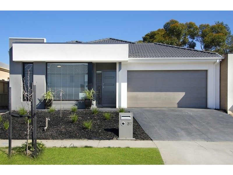 37 Wurrook Circuit, North Geelong VIC 3215