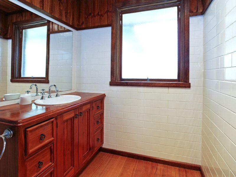 24 Watsons Road, Newcomb VIC 3219