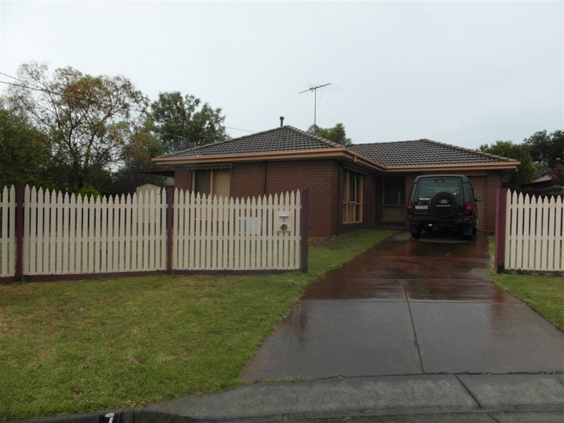 7 Freesia Court, Whittington VIC 3219